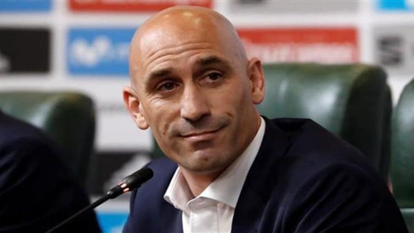 لويس روباليس رئيس