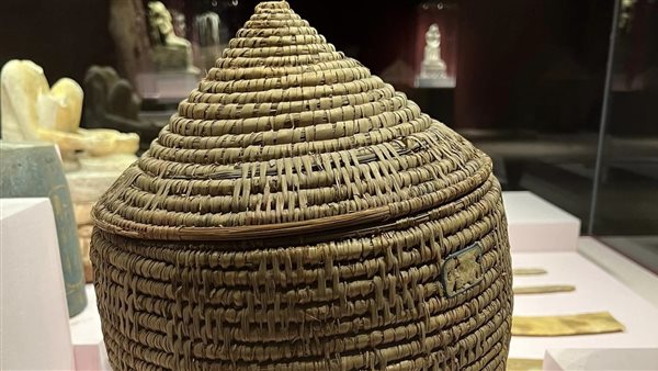 سلال وأدوات مطبخ