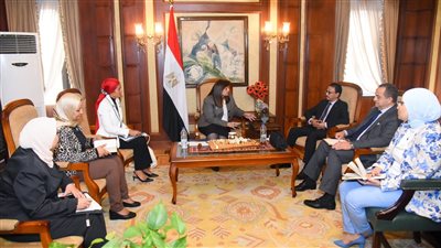 وزيرة الهجرة توجه بالتنسيق مع القوى العاملة لعقد دورات تدريبية للمقبلين على العمل بالخارج