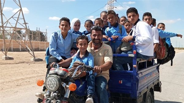 طلاب مدرسة قرية بنجر