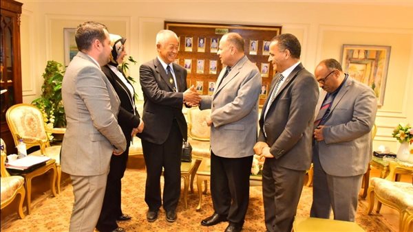 محافظ أسيوط يلتقى