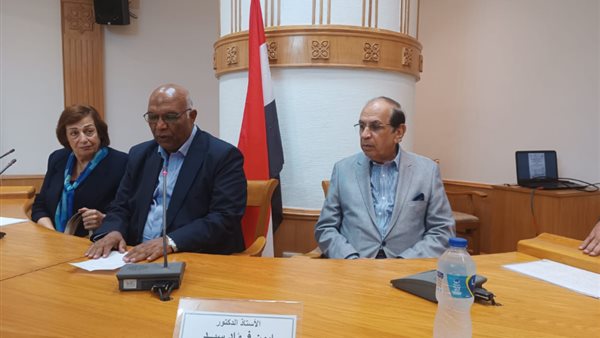 جانب من الندوة 