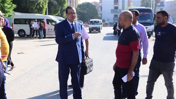 رئيس الجامعة يتابع