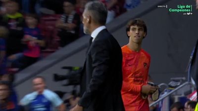 بعد صدمة سيميوني.. جواو فيليكس يرفض تحية جماهير أتلتيكو مدريد بعد مباراة كلوب بروج