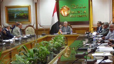القائم بأعمال رئيس جامعة المنيا يوجه بسرعة الانتهاء من المشروعات القائمة ويقرر إنشاء مبنى مدرجات مركزي بالجامعة