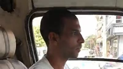 بشوف الخير والرزق لما بقرأ ربعين تلاتة.. عمر جابر سائق ميكروباص يبدع في تلاوة القرآن الكريم ببني سويف | بث مباشر