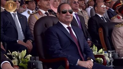 السيسي: نقف على أرض صلبة.. وليس لدينا تحديات كبيرة كبلاد أخرى