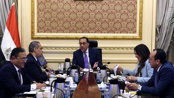 رئيس الوزراء يتابع