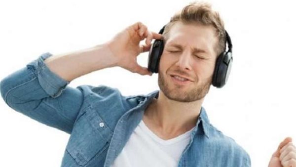 حكم سماع الأغاني