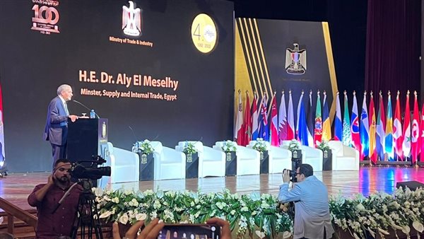 وزير التموين خلال