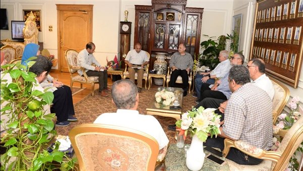 محافظ أسيوط يستعرض