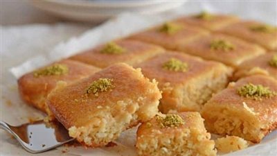 طريقة عمل البسبوسة باللبن.. تذوب في الفم 