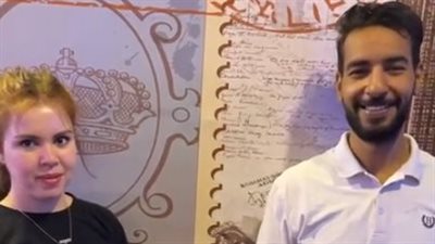 أول عروسين يحتفلان بخطوبتهما بالتزلج على الأسفلت في شوارع القاهرة: حبينا نعمل فكرة جديدة | بث مباشر