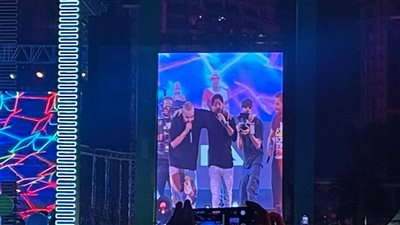 تامر حسني يغني مع أبيوسف وعزيز مرقة في حفل زيد بارك