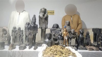 ضبط 27 تمثالا وعملات معدنية مقلدة بحوزة تاجري آثار بالفيوم