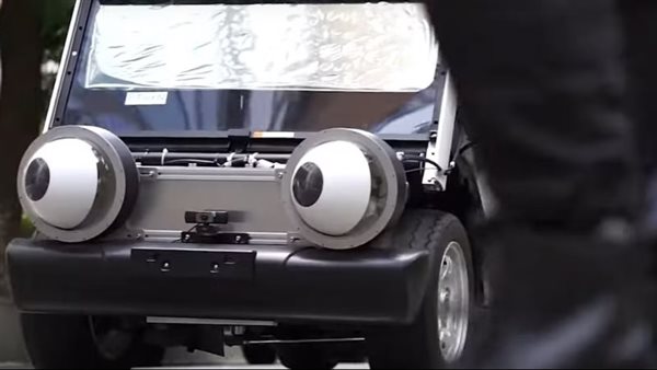 وضع أعين متحركة بالسيارات