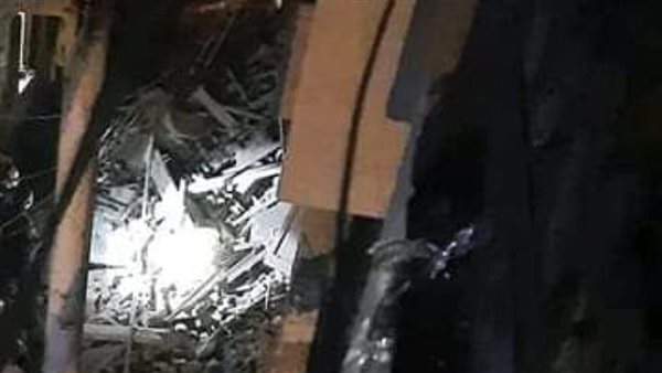 انهيار منزلين في