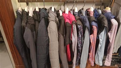 زيادة تصل إلى 40% بأسعار الملابس الشتوية.. والمصانع تنتج كميات محدودة