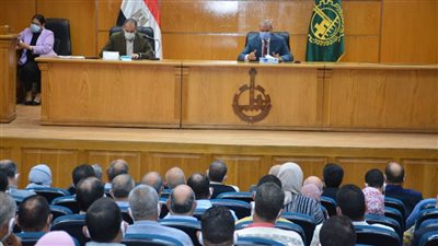 محافظ القليوبية لرؤساء المدن: إزالة المخالفات بشكل فوري وإحالة المقصر للنيابة العامة 