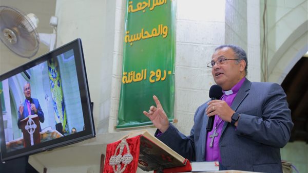 رئيس الإنجيلية يشهد