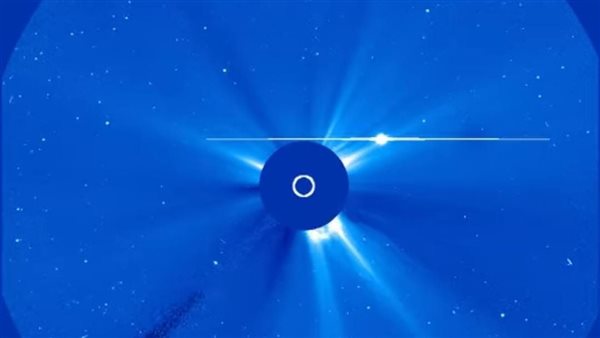 الشمس تبتلع مذنب