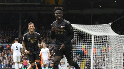 أرسنال يهزم ليدز يونايتد بهدف ويستمر في صدارة الدوري الإنجليزي