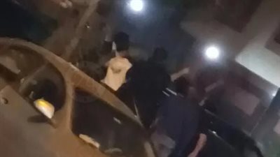 شيرين عبد الوهاب تتبادل الإشارات من شرفة المستشفى مع حسام حبيب وأصدقائها | بث مباشر