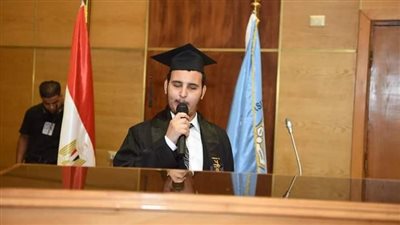 أول معيد كفيف بجامعة سوهاج: اجتهدت وكنت الأول.. والإعاقة لم تمنعني من تحقيق حلمي | صور 