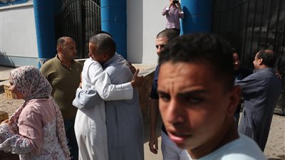 صور عدد من المفرج عنهم بعد تنفيذ قرار العفو عن 25 من المحبوسين احتياطيًا