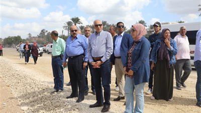 محافظ الجيزة: بدء أعمال تطوير ورصف طريق المنصورية من كفر غطاطي حتى الطريق الأبيض
