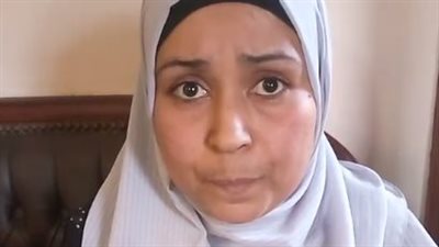 أب يضرب نجله بمساعدة أشقائه بالدقهلية.. ووالدته: عذبوه عشان كان عاوز يعيش معايا | بث مباشر