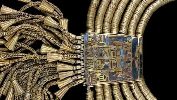 عقد الملك بسوسينيس