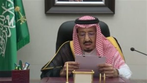 الملك سلمان أمام