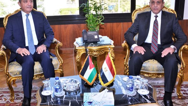 وزير الطيران والسفير