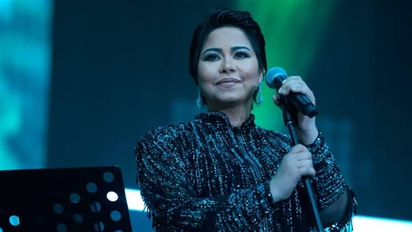 الفنانة شيرين عبد