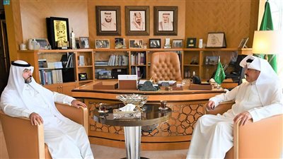 السفير السعودي بالقاهرة يستعرض تطوير الشراكات بين معهد الإدارة العامة بالمملكة ومجلس الدولة 