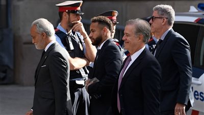بمشاركة بيريز.. التفاصيل الكاملة لجلسة محاكمة نيمار في برشلونة