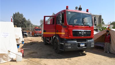 محافظ قنا يتفقد معسكر الإيواء العاجل بالمعنا: يستوعب 120 فردًا