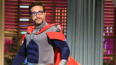 سوبر إتش│ طبيب أطفال يخلع معطفه ويتقمص شخصية كرتونية لتخفيف توتر مرضاه: واجهت انتقادات ولا أكترث