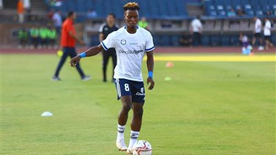 منتخب نيجيريا يستدعي صديق أوجولا لاعب سموحة للتوقف الدولي المقبل