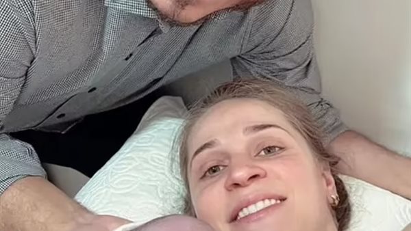 الطبيب ألميدا وزوجته