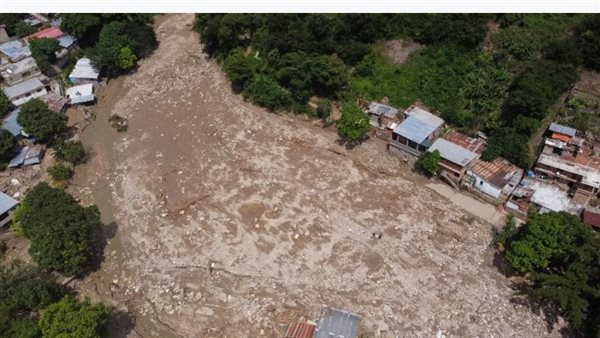 قتلى في انهيار أرضي