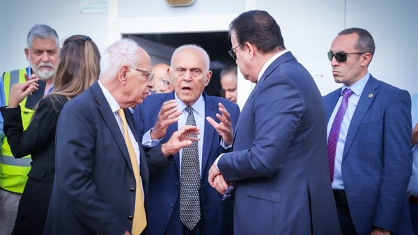 وزير الصحة والسكان،