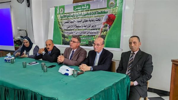 جانب من الندوة