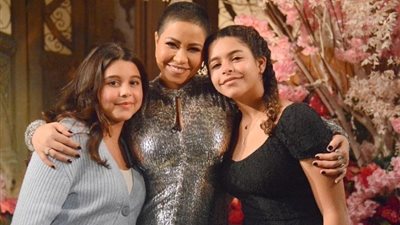 مصادر: شيرين عبد الوهاب تواصلت مع عائلتها وابنتيها وتتأقلم على وضعها بالمستشفى