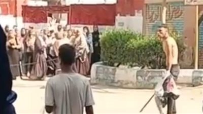 على طريقة عبده موته.. شاب يروع المواطنين أمام مدرسة بطنطا والأمن يفحص الواقعة | صور