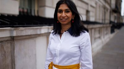 لم نفِ بوعودنا.. وزير داخلية بريطانيا المستقيلة تشن هجومًا على حكومة تراس