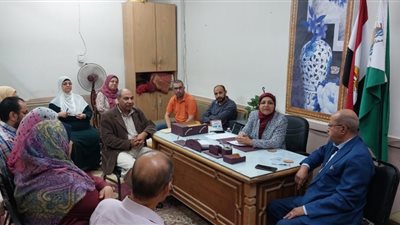  رئيس الجيزة الأزهرية تشدد على مراعاة الإجراءات الاحترازية أثناء استلام وتسليم وجبات التغذية بالمعاهد