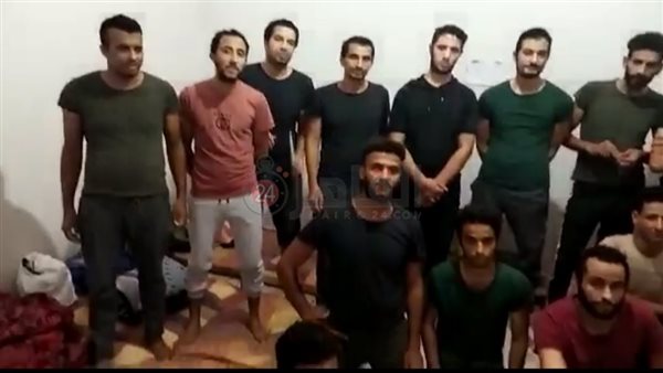 احتجاز 35 مصري في