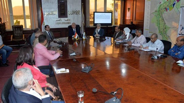 محافظ الأقصر خلال